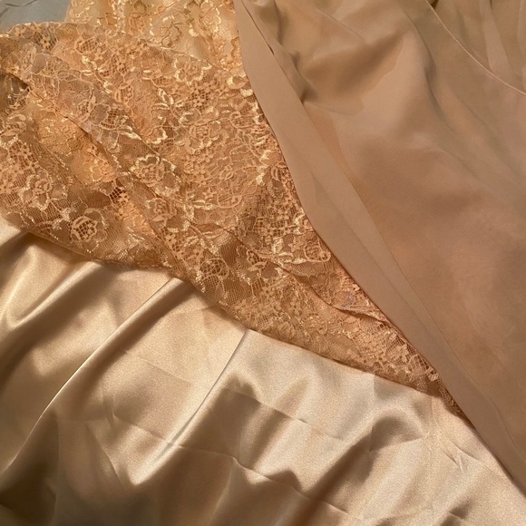 Formal dress/ball Gown - Picture 6 of 7